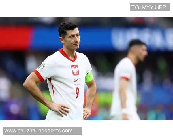 莱万回忆被前国家队主帅剥夺队长袖标时的震惊反应让我从椅子上摔了下来 莱万回忆被前国家队主帅剥夺队长袖标时的震惊反应让我从椅子上摔了下来