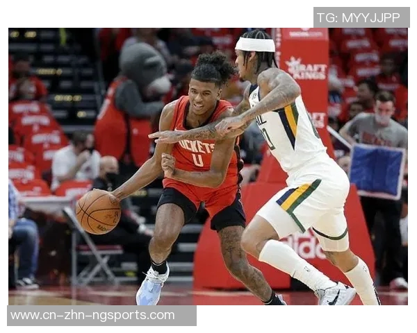 杰伦格林接受采访时被罗伊斯奥尼尔庆祝撞飞引发热议 杰伦格林接受采访时被罗伊斯奥尼尔庆祝撞飞引发热议